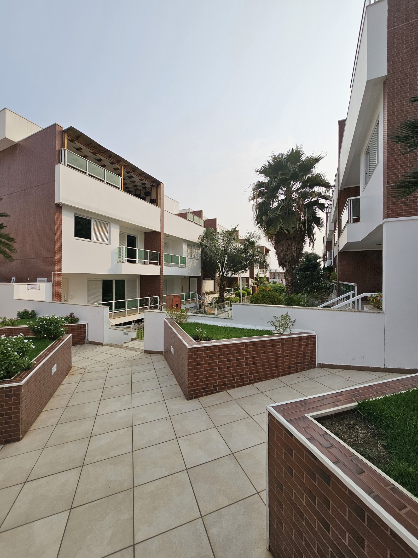 Arrendar: Vivenda V4 triplex no condomínio Boulevard - Talatona